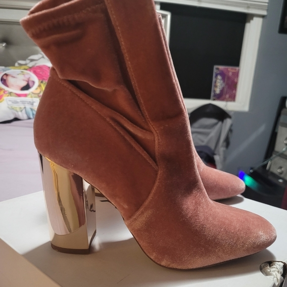 Women boots Size 7 - Picture 3 of 4